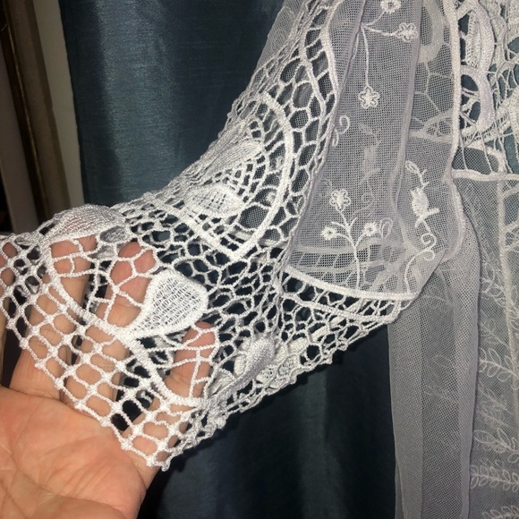 Ricki’s XL  white sheer blouse with lace pattern , new or like new - Picture 3 of 7